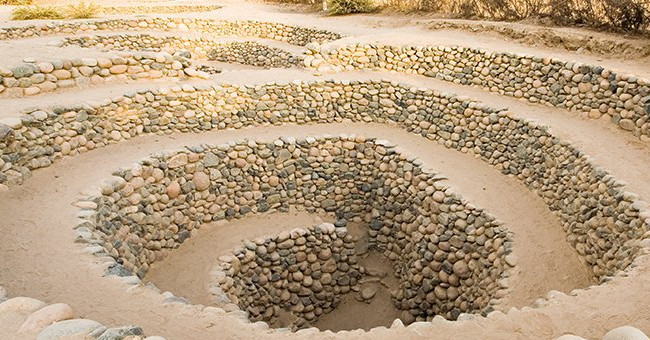 Khám Phá Bí Ẩn Của Những Hố Xoắn Ốc Trên Sa Mạc Peru