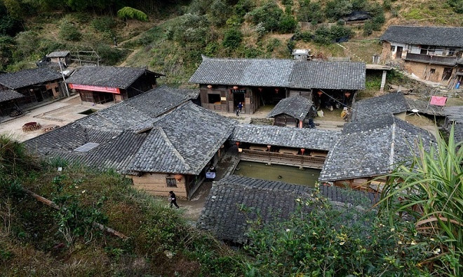 Khung cảnh thiên nhiên trong làng