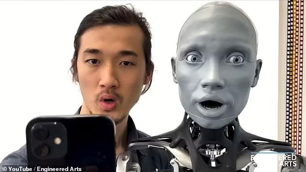 robot-ameca-1 Ameca có khả năng bắt chước chính xác mọi cử chỉ của nhà khoa học