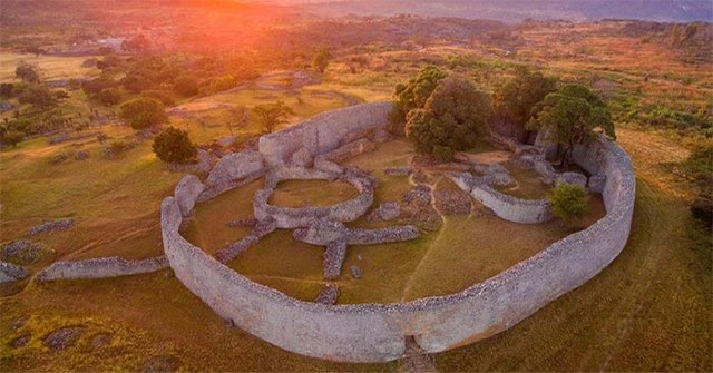 Khám Phá Vương Quốc Đá Đại Zimbabwe: Di Sản Lịch Sử Kỳ Bí Của Châu Phi
