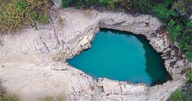 Khám Phá Hồ Ba Đinh: Bí Ẩn Cái Chết Trong Hồ Nước Sâu Không Thấy Đáy