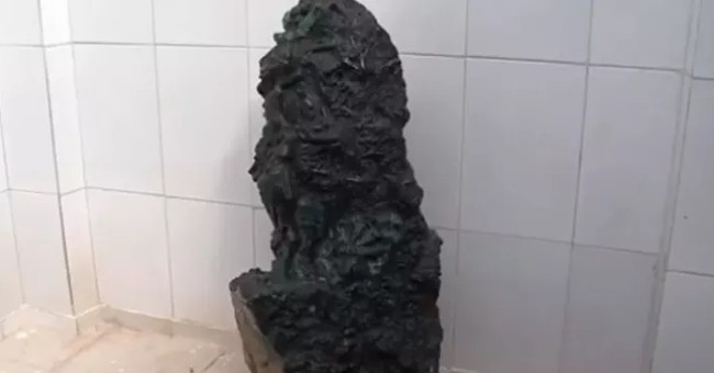 Khám Phá Khối Ngọc Bích Khổng Lồ Từ Brazil Với Giá Trị Khó Tin