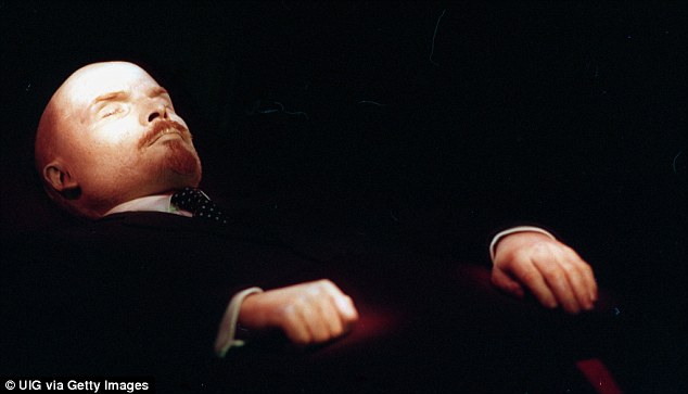 Tìm Hiểu Bí Mật Về Thi Hài Lenin: Tại Sao Vẫn Tươi Tắn Sau 90 Năm?