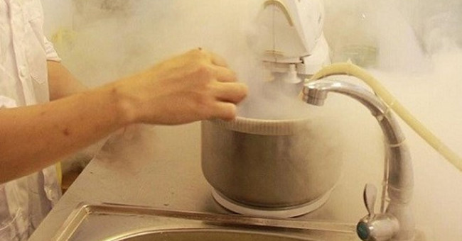 Những Nguy Cơ Tiềm Ẩn Từ Kem Mây và Snack Khói Có Nitơ Lỏng