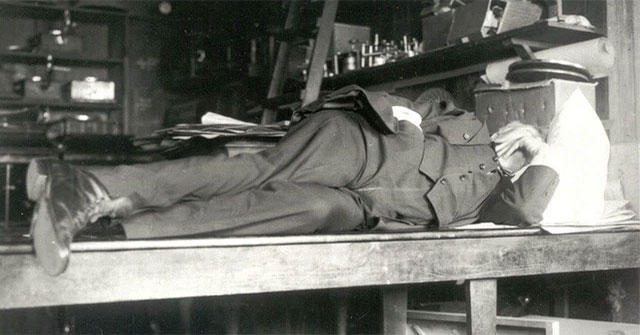 Khám Phá Bí Quyết Sáng Tạo Qua Giấc Ngủ Của Thomas Edison