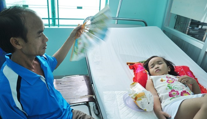 Bệnh nhân sốt xuất huyết điều trị tại bệnh viện.